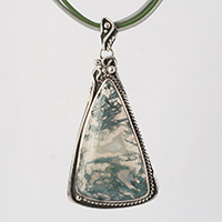 Сребърен медальон с  естествен светлозелен  мъхов ахат