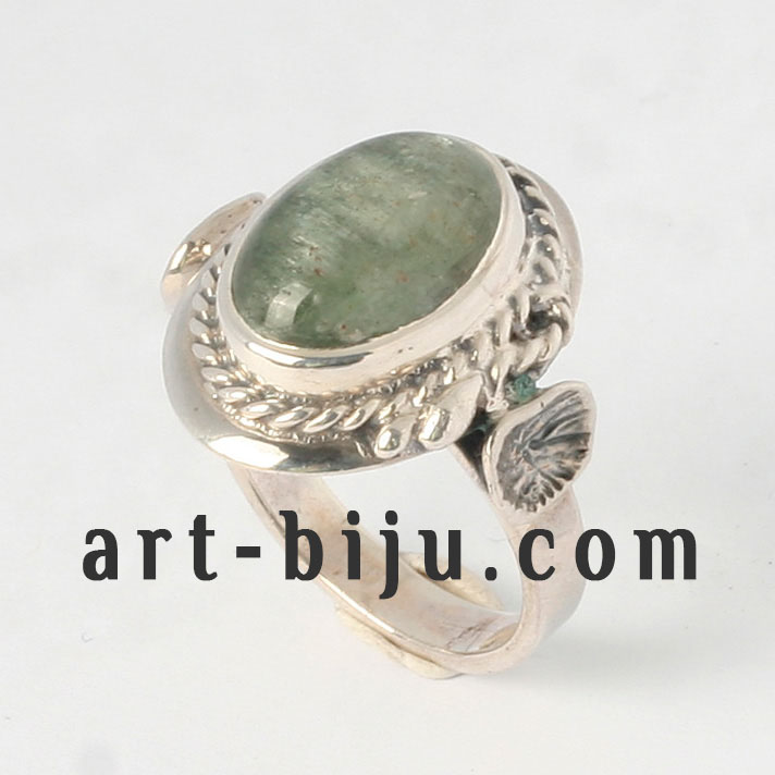 Bague avec cyanite naturelle et argent 925.