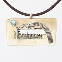 Сребърен авторски медальон с естествен седеф