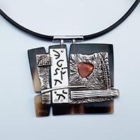 Авторски медальон сребро, кехлибар, рог