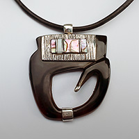 Сребърен авторски медальон сърце с естествен седеф